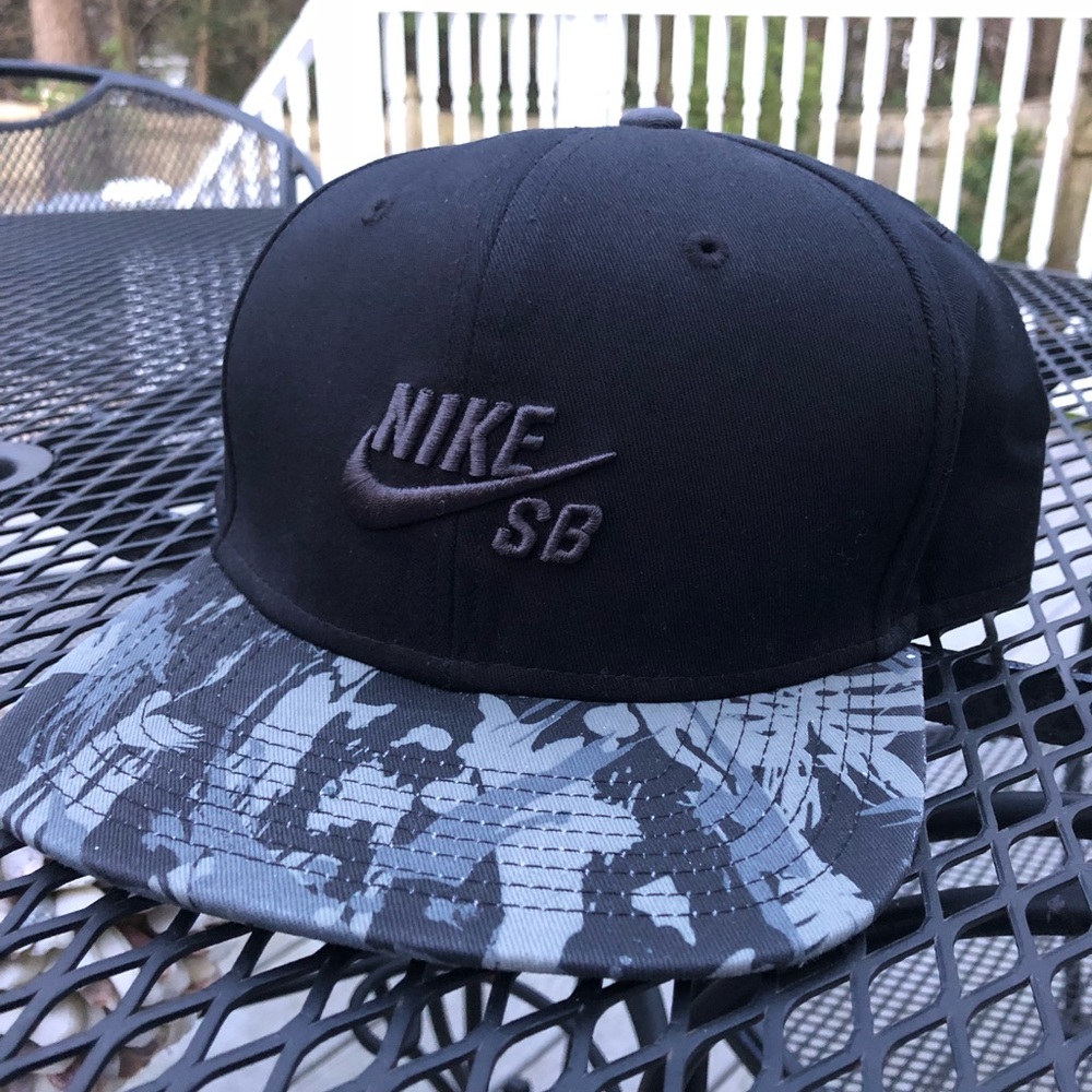 Nike SB (Skateboarding) SnapBack Hat
